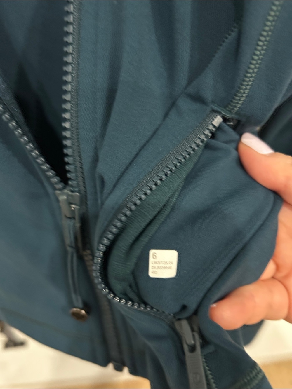 Lululemon Indochine cropped define Jacket 6 - Picture 2 of 3